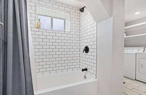 Bonneville Apartment | Bright & Spacious 3-bedroom Basement in Orem with WiFi, AC, In-Unit Laundry