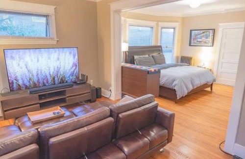 Minor Apartment | Bright vintage Apt in the heart of Seattle