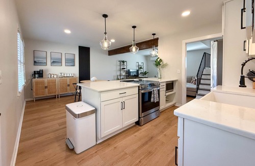 Myrtle Grove House | Bungalow Oasis! Central to Beaches for Groups w/Firepit, Yard & Outdoor Shower