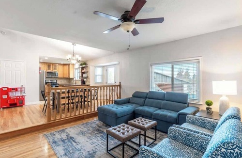 Lakeview House | Business in Front and Fun in the Back! Pets too!