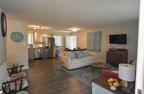 Garner House | Busy Bee Ranch near Walnut Creek Amphitheatre - Pet Friendly