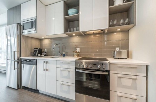 Downtown Victoria Condo | King Bed and Coastal Art Decor in Old Town