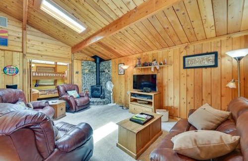 Munds Park House | Cabin in the Pines with Fireplace