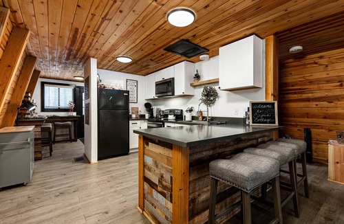 Williams Cabin | Cabin Near Grand Canyon South Entrance 1 hour away – Quiet Forest Retreat