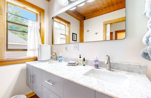 Owls Head Cabin | Cabin with deck, grill & fire table on 10 private acres - near Crescent Beach