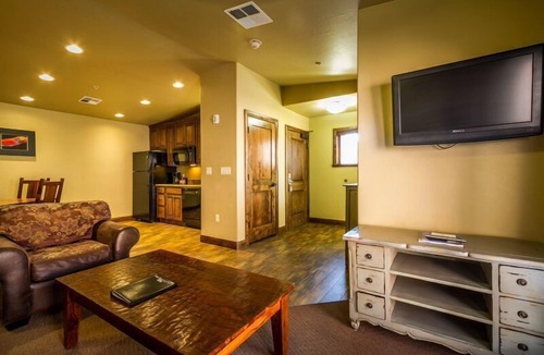 Zion National Park South Entrance Hotel | Cable Mountain Lodge