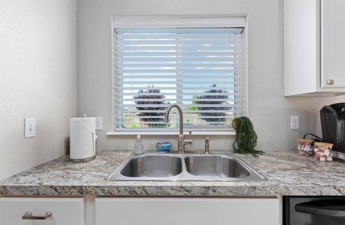 Caldwell House | Caldwell/Nampa Family Retreat | King Bed | 4 TVs | Fenced Backyard | 1-Gig WiFi