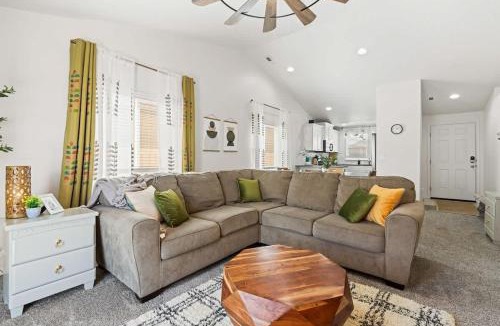 Caldwell House | Caldwell Ruby Tuesday! 60's Inspired comfort 3B2B