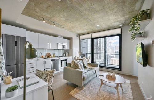 Connaught Apartment | Calgary Tower View | King Bed |Mins to Saddledome