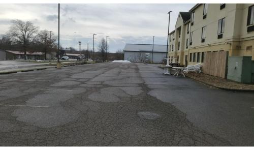 Cambridge Hotel | Cambridge Inn by Capital O near I-70 I-77