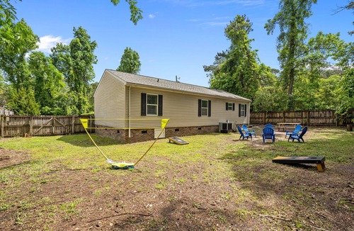 Wilmington Cottage | Camelot Cottage - Pet friendly, 7 mins to Wrightsville Beach, UNCW & More!