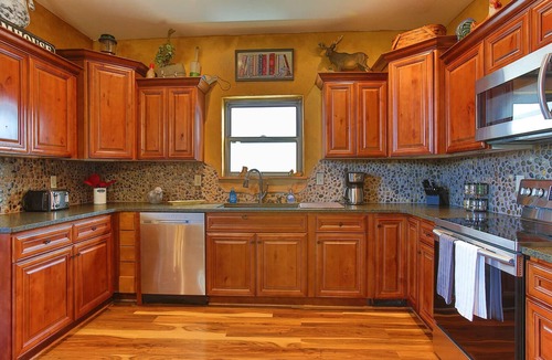 Branson Cabin | Can't miss 10-Bedroom Lakefront Lodge