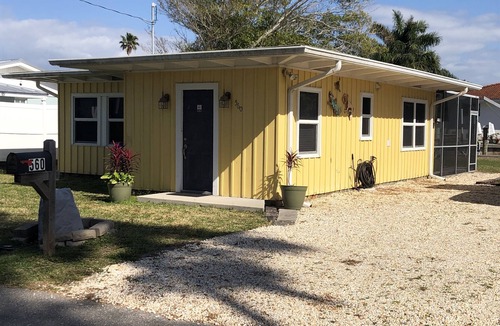 Longbeach Village Cottage | Canal front cottage, walking distance to sandy Gulf