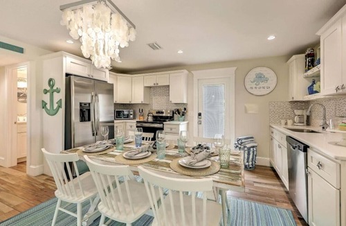 Siesta Key Village Villa | Canal Upper-Gorgeous 3 bed 3 bath near SK Village