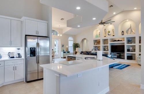 Caloosahatchee House | Cape Serenity- Premier Waterfront Villa with Kayaks and Bikes