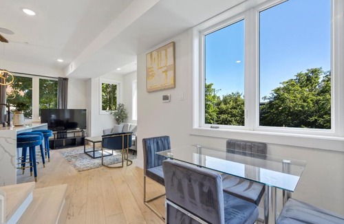 Southeast Apartment | Capital Hill 1 Charming Oasis in Downtown DC near Metro with Rooftop View and Free WIFI