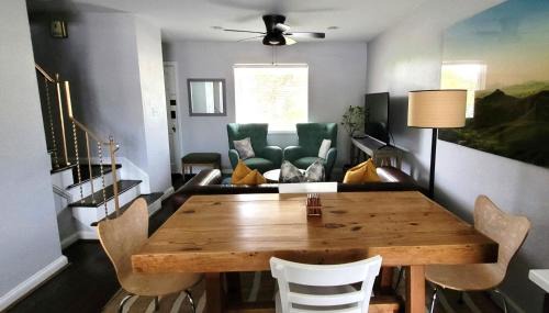 Northeast House | Capitol Hill Adj Home with Free St Parking & Metro Access