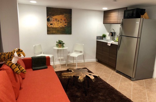 Kingman Park Bed & Breakfast | Capitol Hill Cozy w/Private Entrance Bsmt on a Budget - Sleeps 4, Free Parking