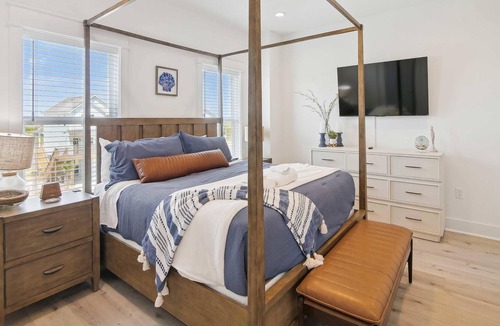 Indian Beach House | Captain's Quarters | Luxe Interior, Serene Views, Walk to the Sand!