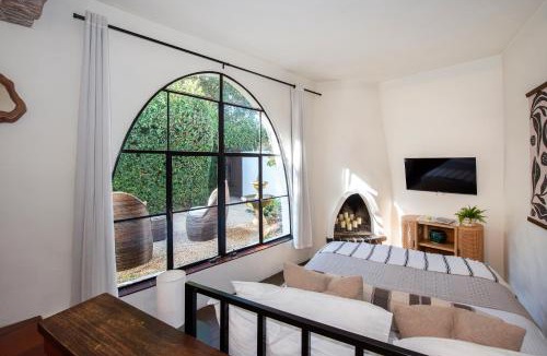 Montecito House | Casa Blanca Suite A1 - New, Private, Cozy!