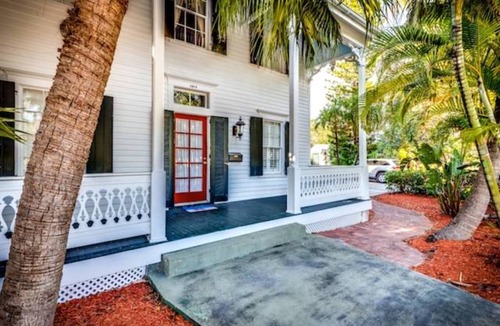 Meadows House | Casa de Rosalie by AvantStay | Great Location w/Pool, BBQ & Outdoor Dining