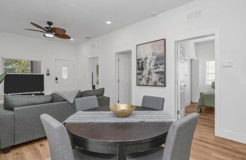 Ybor City House | Casa De Ybor 3Bd, 2Bth, 4 beds, Historic Charm, Modern Lux