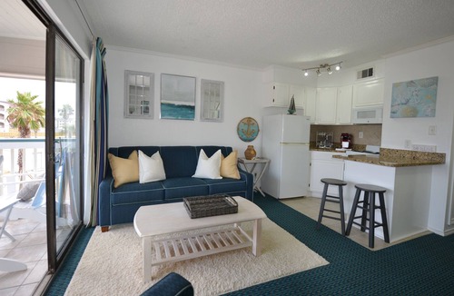 Galveston Condo | Casa del Mar - Coastal Vibe Condo with Ocean View