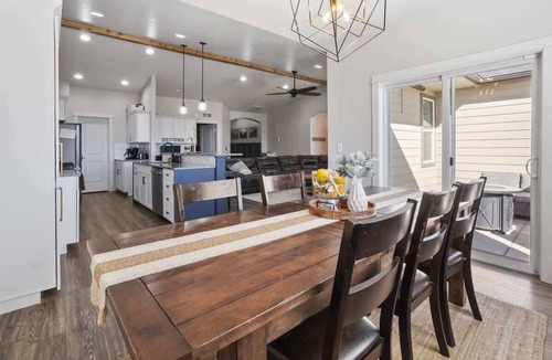 Caldwell House | Casa Grande – Hot Tub, Game Room & Sleeps 16 Near Boise
