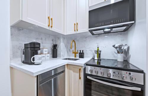 Riverdale Hotel | Casa Hotels Gerrard Home Base for CN Tower