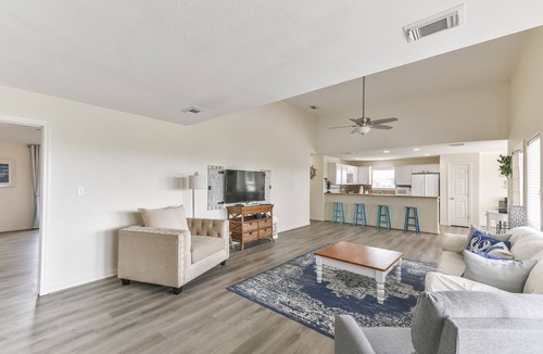 Indian Beach House | Casita Del Mar: Cozy Galveston Beach House short walk to the beach!