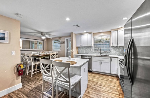 Siesta Key House | Casita Morning Star | Pet Friendly Home on Siesta Key, Heated Pool, Walk to Beach & South Village!