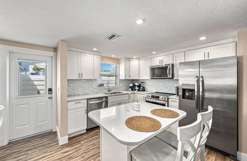 Siesta Key House | Casita Morning Star | Pet Friendly Home on Siesta Key, Heated Pool, Walk to Beach & South Village!
