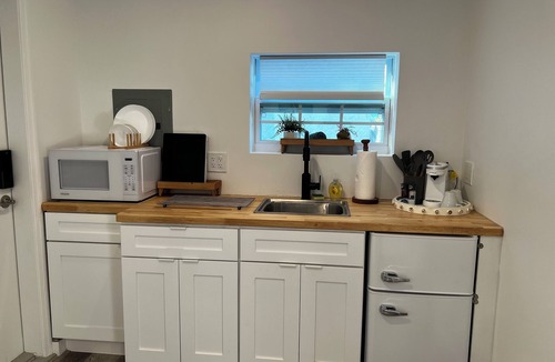 Tampa Cottage | "Casita" The Pelican tiny Home Ybor/D’Town/Cruise port
