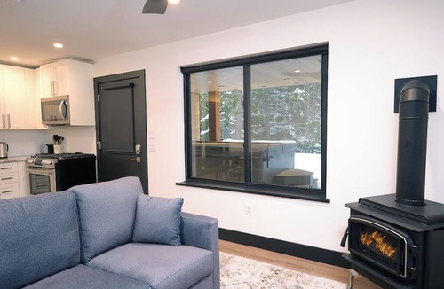 Rossland Apartment | Cedar Nook: Cozy, Modern Retreat Minutes from Red Mountain Resort