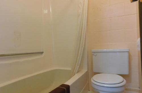 Foremost Hotel | Cedar Villa Motel