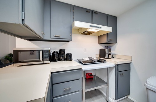 Lake Hills Apartment | Central Bellevue South Suite Near Downtown & I-90