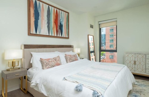 West Fens Apartment | Central Condo Fenway near RedSox Green Line w Gym