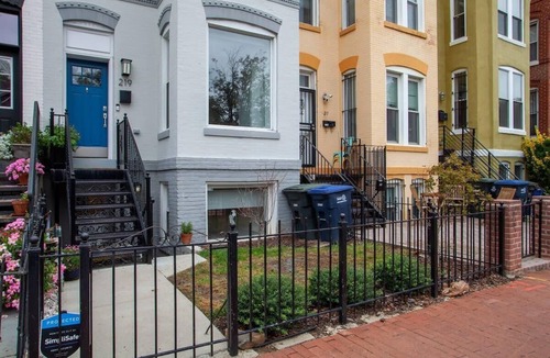Truxton Circle Apartment | Central DC Flat | Sleeps 3 | Convention Center