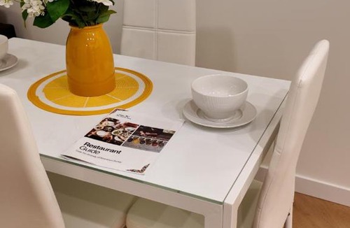 Guildford Apartment | Central luxe