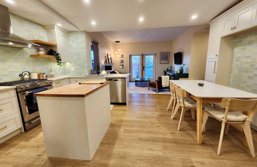 Southeast Calgary House | Central, Private, Family- and Pet-friendly Home in Calgary