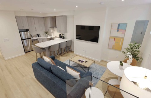 Mount Vernon Square Apartment | Central Urban Oasis ~ Newly remodeled