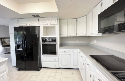 Town N County Park House | Centrally 2BR/2BA Creek House with Washer, Dryer and Parking