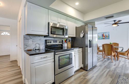 Whitfield House | Centrally Located Sarasota Home w/Heated Pool!