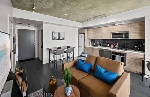 Connaught Condo | Cgy Tower Views | Mins to Stampede | Gym