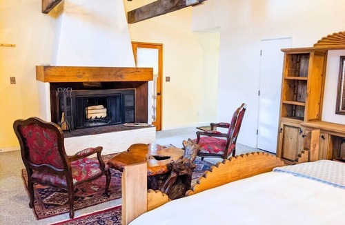 Arroyo Seco Villa | Château des Montes, Château des Montes - Luxury Estate