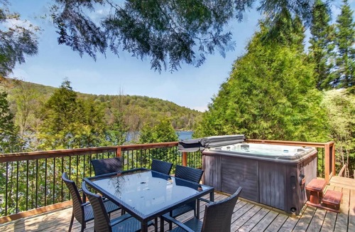 St-Adolphe-d'Howard House | Chalet Beaulac avec SPA et embarcations