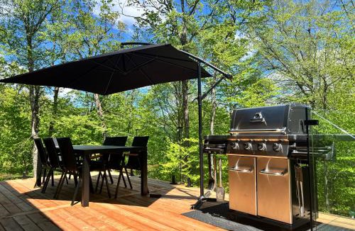 Lac Superieur Village Villa | Chalet Boreä - Private Spa, Sauna and Fireplace - 5 Min to Tremblant