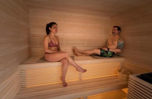 Lac Superieur Village Villa | Chalet Boreä - Private Spa, Sauna and Fireplace - 5 Min to Tremblant