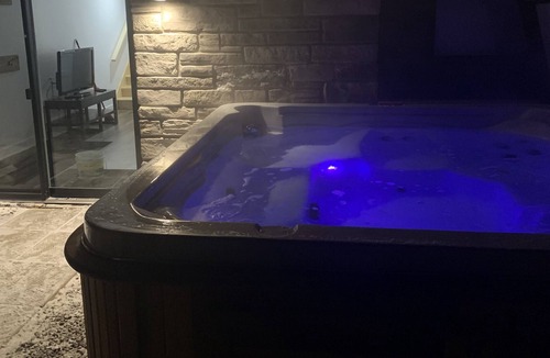 Mansonville Cabin | Chalet Nature OWL'S Head Spa and fire pit