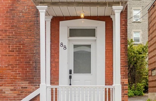 Vieux-Saint-Jean House | Charming Heritage Home with Hot Tub I 35 min to Montreal